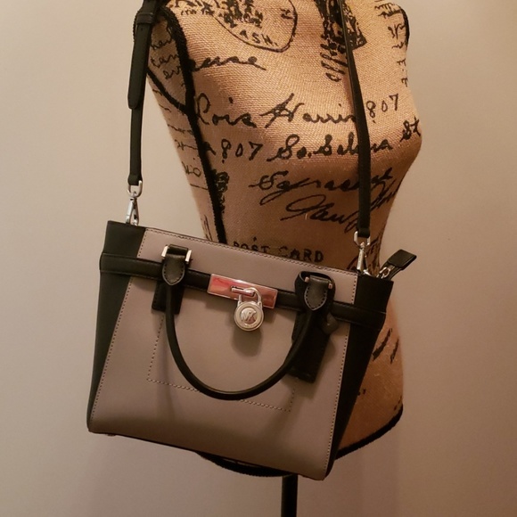 Michael Kors Handbags - Michael Kors Hamilton Traveler